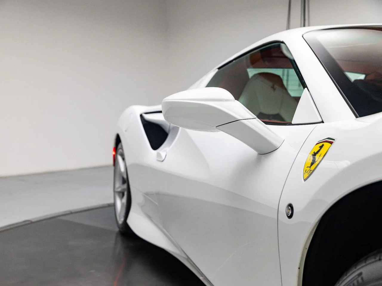 Used 2022 Bianco Cervino - Extra Campionario Ferrari Spider image 23