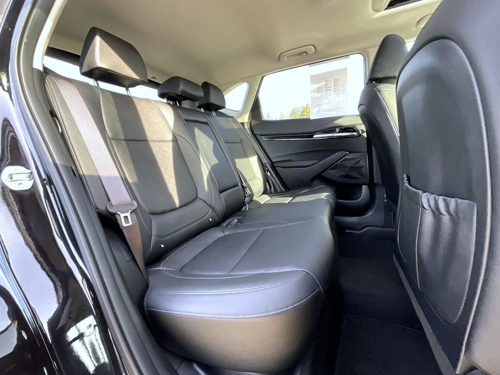 Used 2022 Black Kia EX image 20