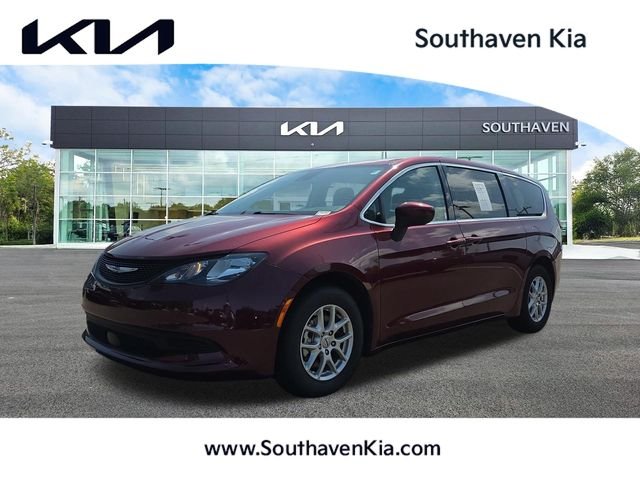 2023 Chrysler Voyager LX - Photo 1