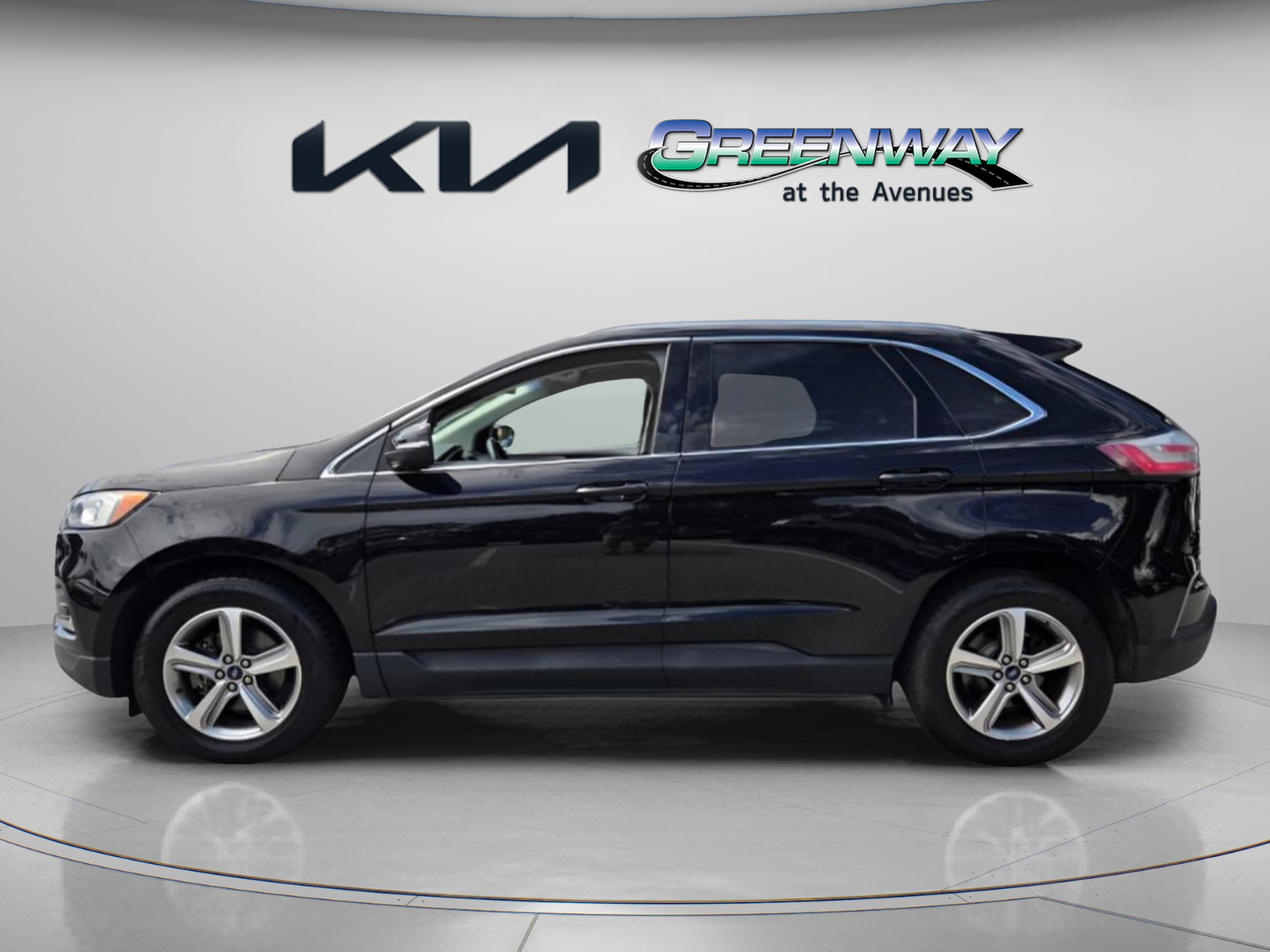 Used 2019 Black Metallic Ford SEL image 4