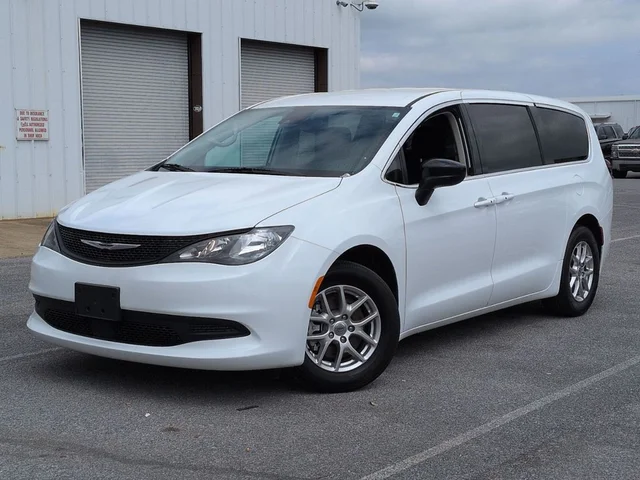 2024 Chrysler Voyager LX