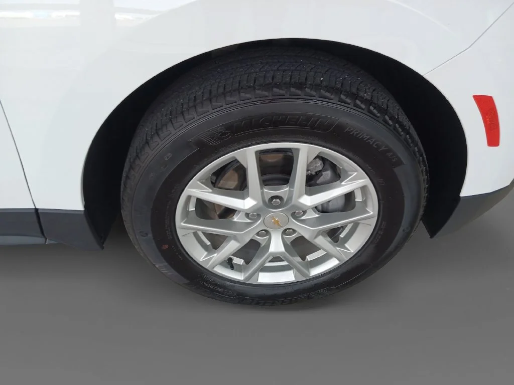Used 2023 SUMMIT WHITE Chevrolet LT image 16