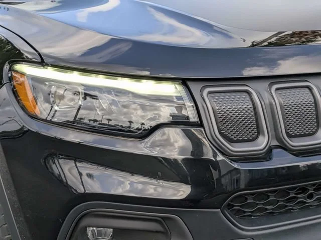 Used 2022 Diamond Black C Jeep Trailhawk image 9