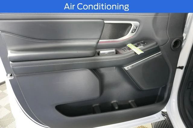 New 2026 Oxford White Ford Platinum® image 22