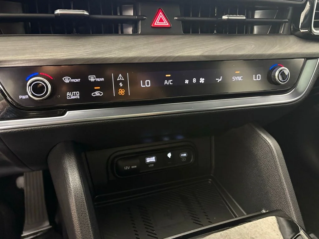 Used 2025 Black Kia X-Line image 32