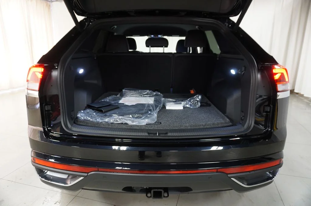 New 2026 Deep Black Volkswagen 2.0T SE w/Technology image 29
