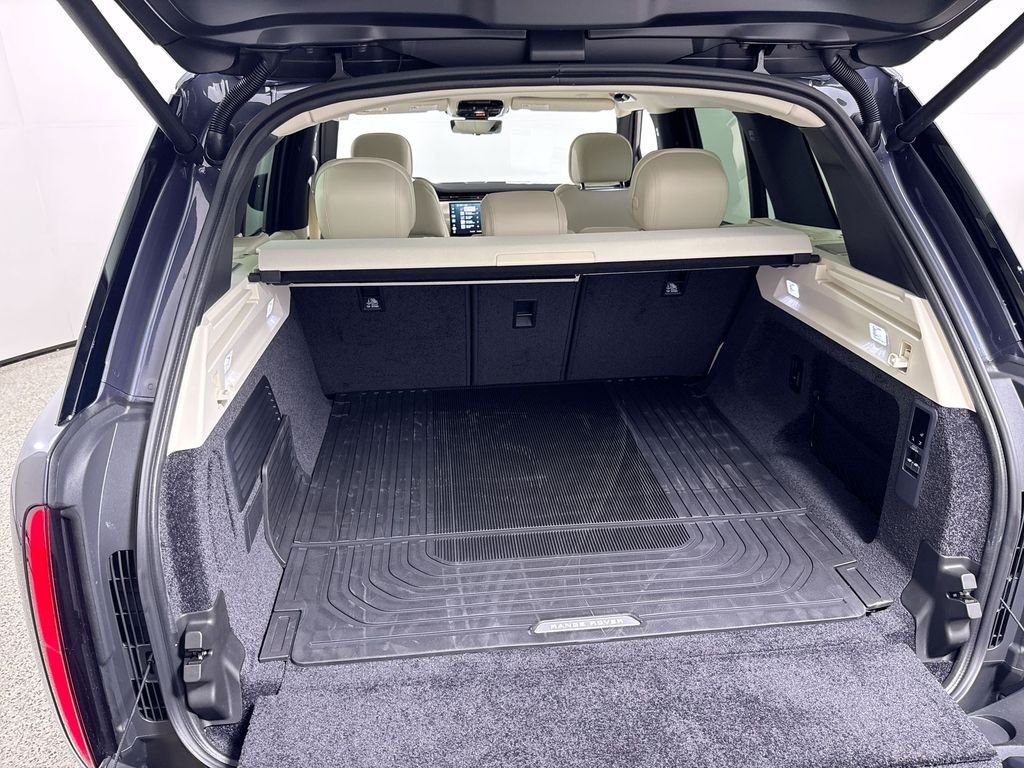 New 2026 Varesine Blue Land Rover SE image 21