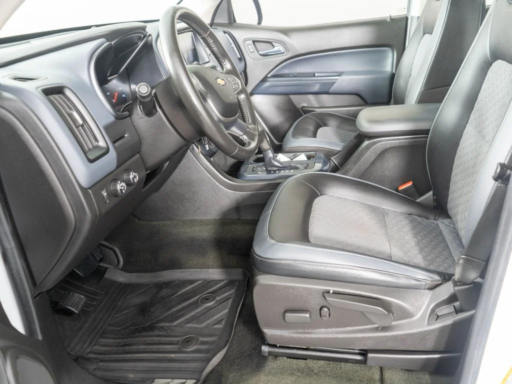 Used 2015 White Chevrolet Z71 image 10