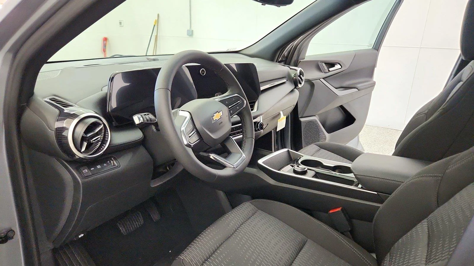2027 Chevrolet Equinox LT - Photo 14
