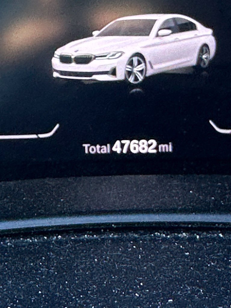 Used 2021 Alpine White BMW 530i xDrive image 12