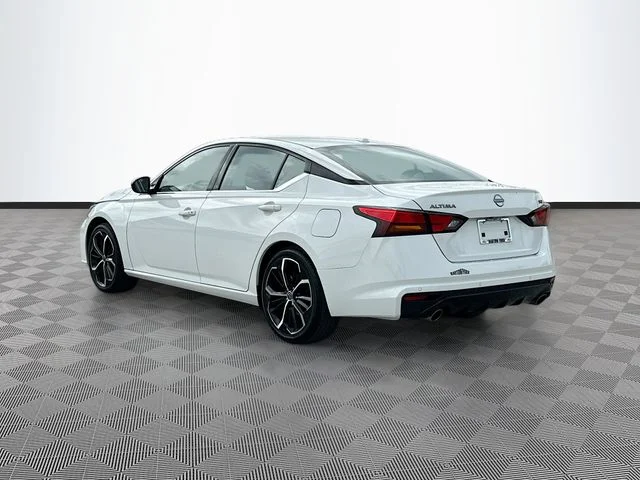 Used 2023 White Nissan 2.5 SR image 7
