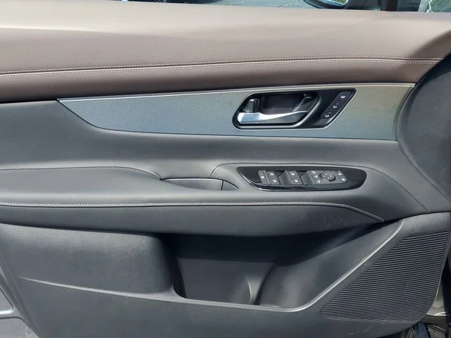 New 2026 Everest White Pearl TriCoat Nissan Platinum image 6