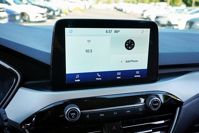 Used 2022 White Ford SE image 23