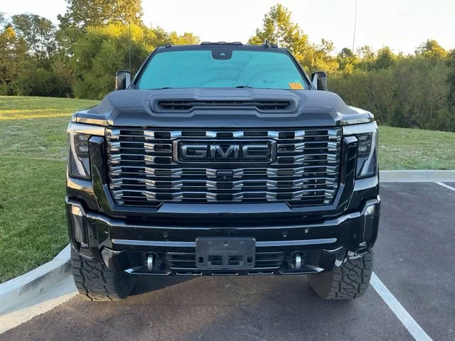 Used 2024 Onyx Black GMC Denali Ultimate image 2