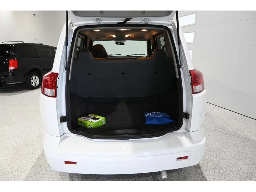 Used 2014 WHITE VPG DX Mobility Handicap Van image 25