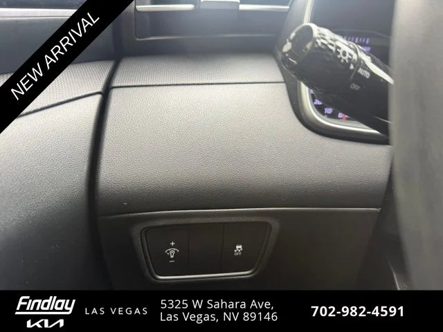 Used 2024 White Hyundai SE image 18