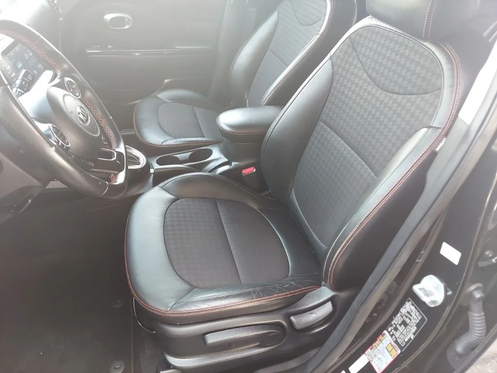 Used 2018 Black Kia Exclaim image 17