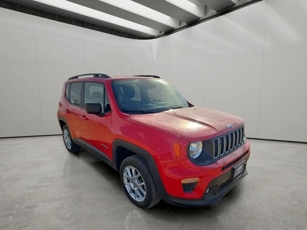 Used 2022  Jeep Latitude image 7