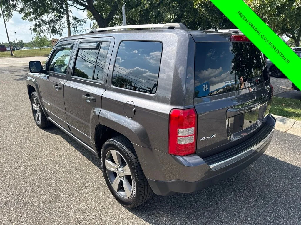 Used 2016 Crystal Metallic Jeep Latitude image 11