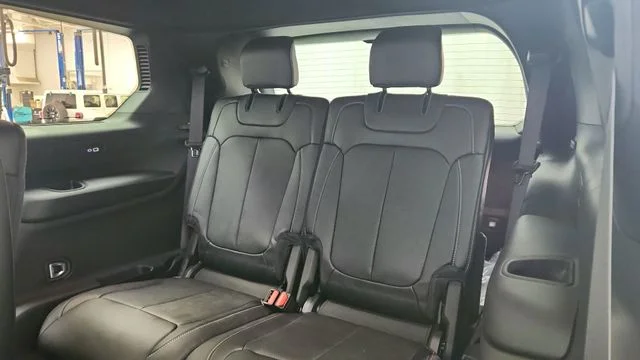 New 2026 Diamond Black Crystal Pearl-Coat Exterior Paint Jeep Limited image 22