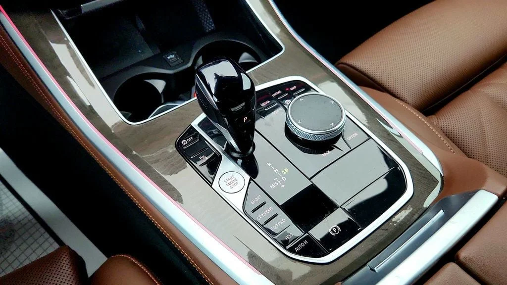 Used 2023 Mineral White Metallic BMW xDrive30i SAV w/ M Sport Pkg & Premium Pkg image 17