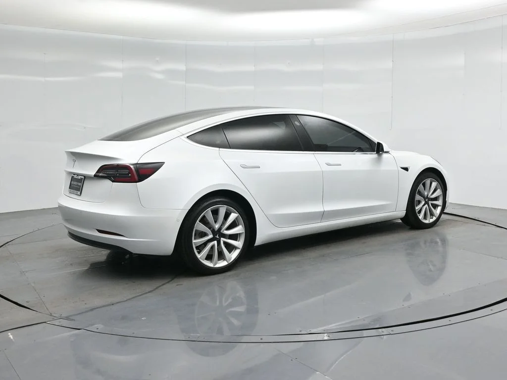 Used 2020  Tesla Standard Range Plus image 22