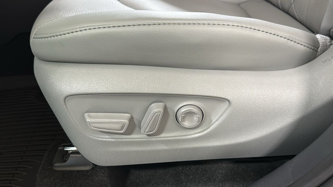 2026 Toyota Highlander Platinum - Photo 14