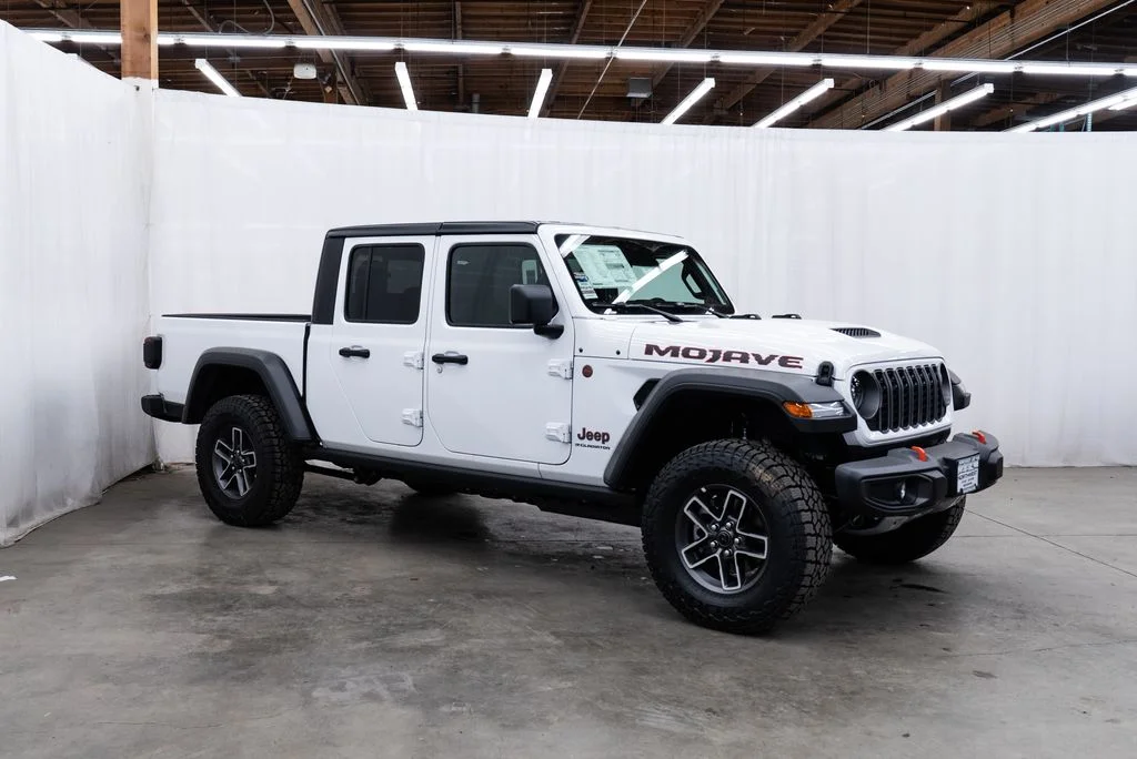 2026 Jeep Gladiator Mojave Auto's photo