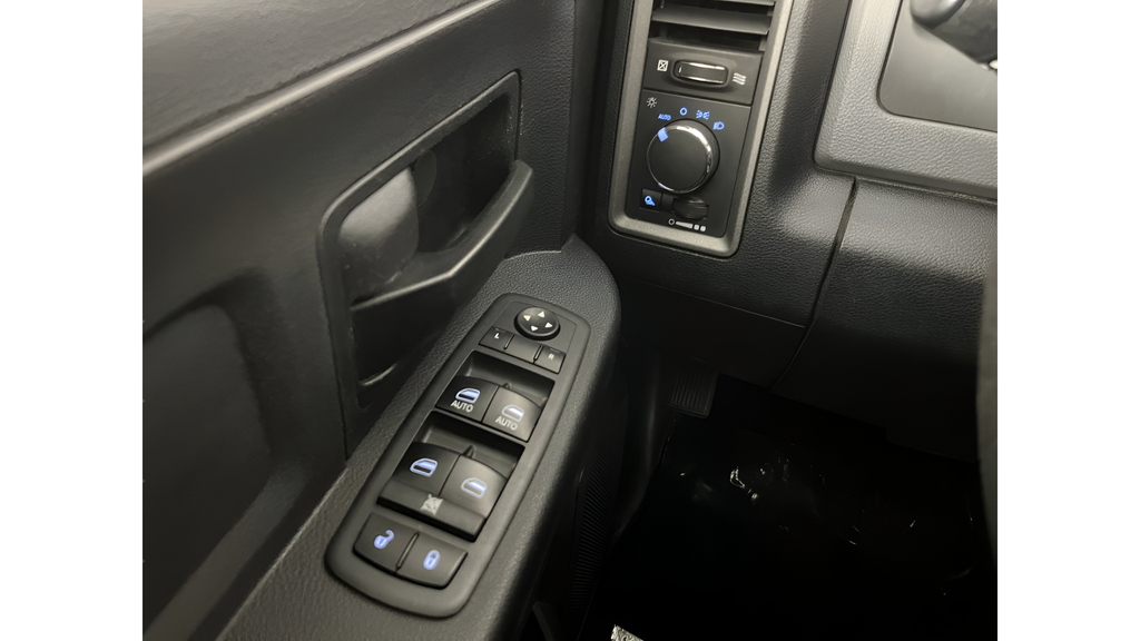 Used 2018 Bright Silver Clearcoat Metallic Ram Tradesman image 22