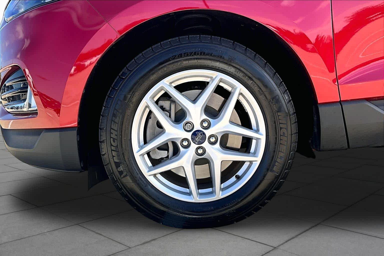 Used 2022 Rapid Red Metallic Tinted Clearcoat Ford SEL image 11