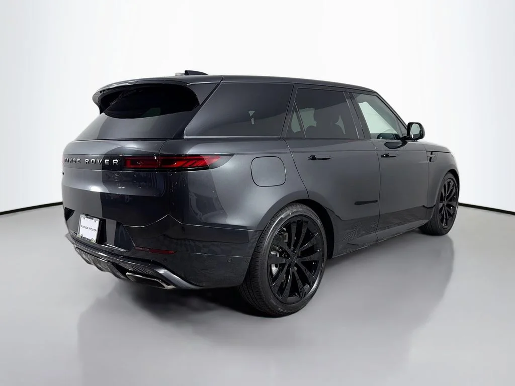 New 2026 Carpathian Grey Land Rover Dynamic SE image 5