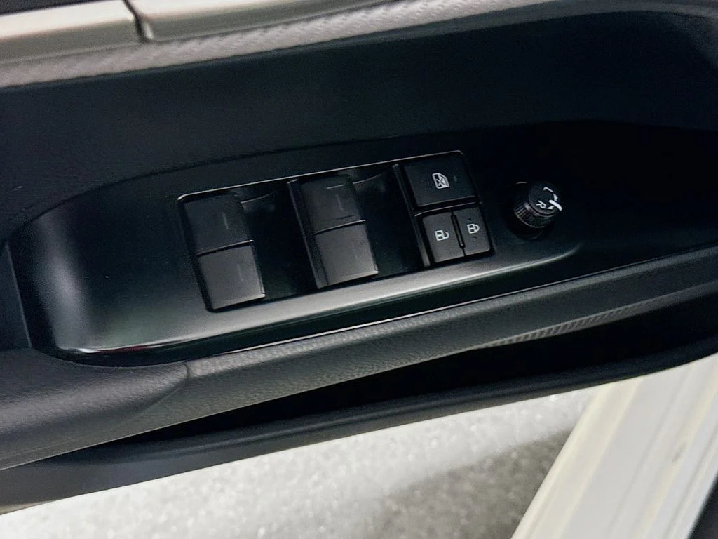 Used 2026 Ice Cap Toyota SE image 19