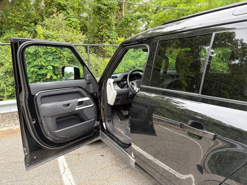 Certified Used 2023 Black Land Rover X-Dynamic SE image 10