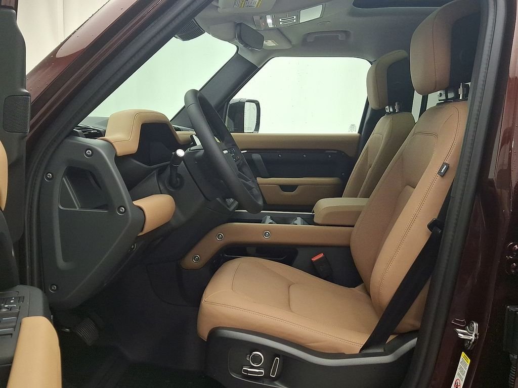 New 2026 Sedona Red Land Rover S image 9
