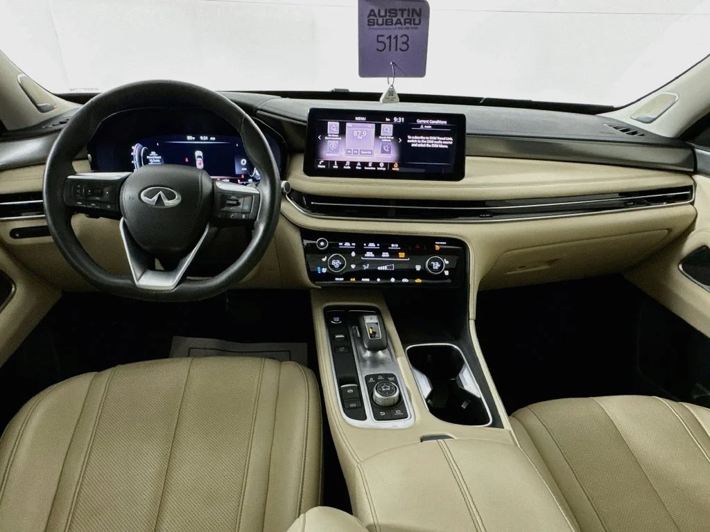 Certified Used 2024 White INFINITI LUXE image 30
