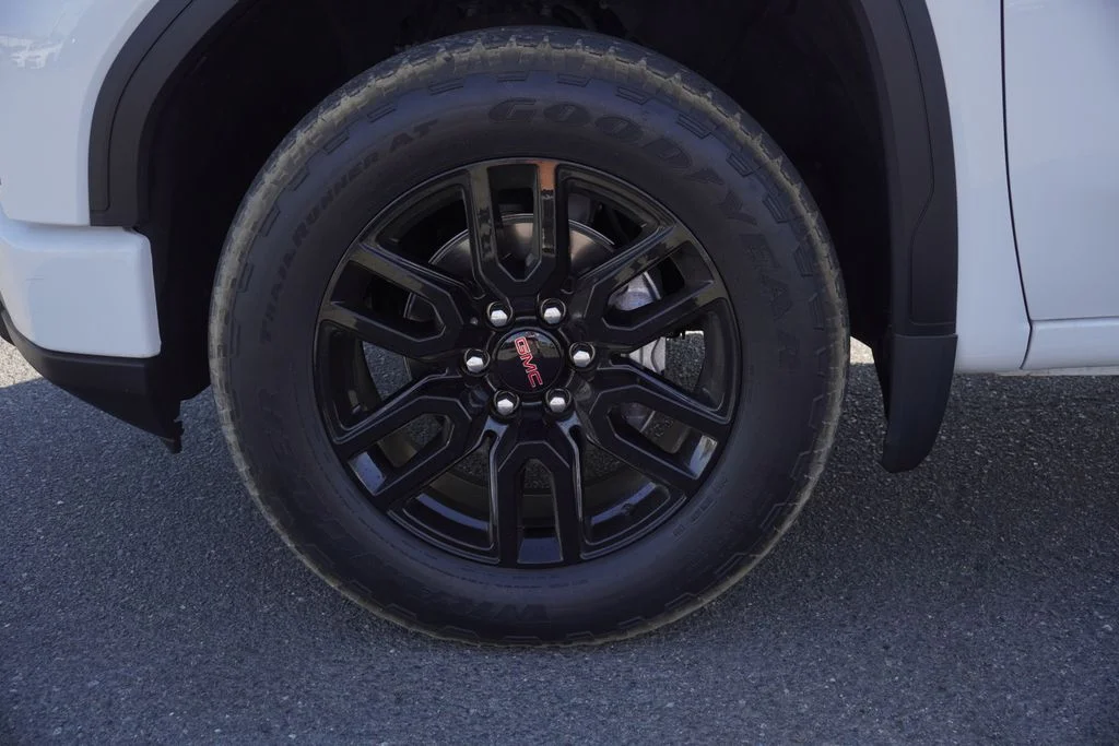 Used 2023 White GMC Elevation image 3