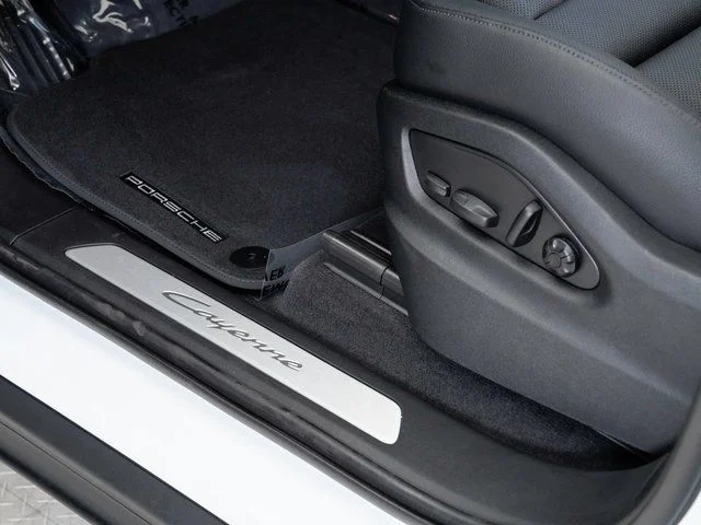 2025 Porsche Cayenne Base - Photo 12