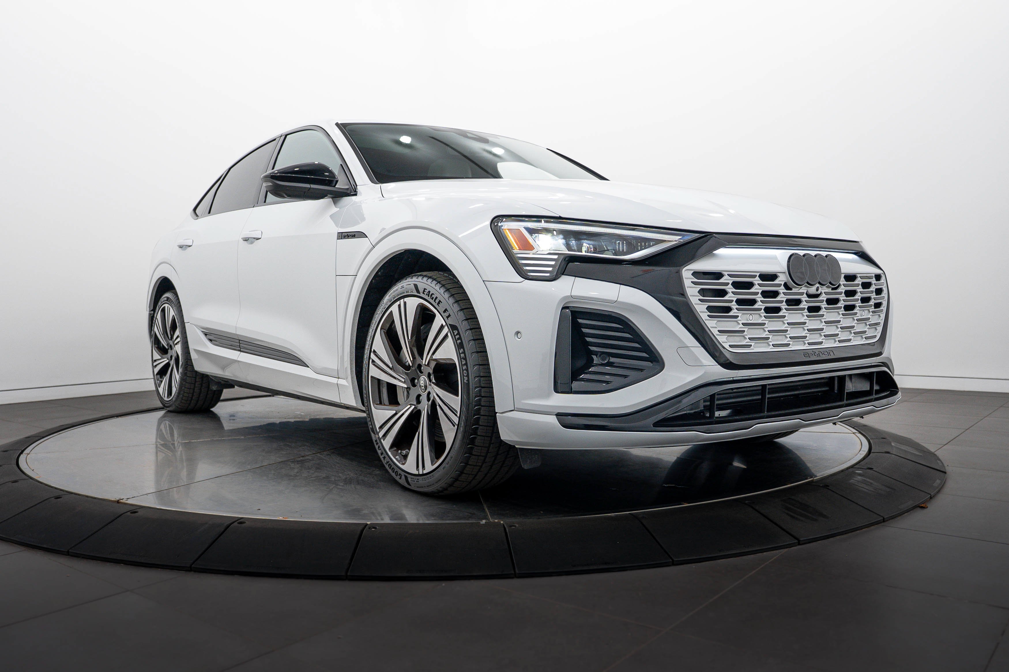 2024 Audi Q8 Sportback e-tron