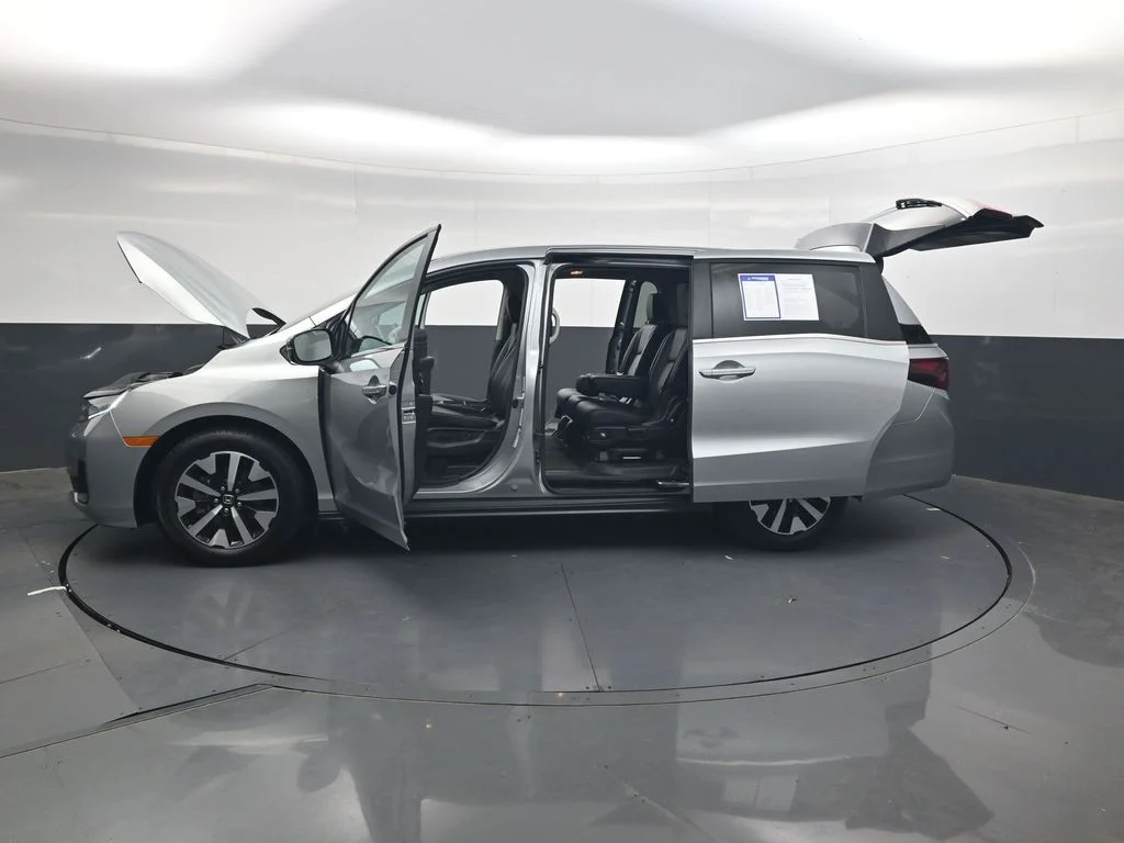 Used 2025 Solar Silver Metallic Honda EX-L image 48