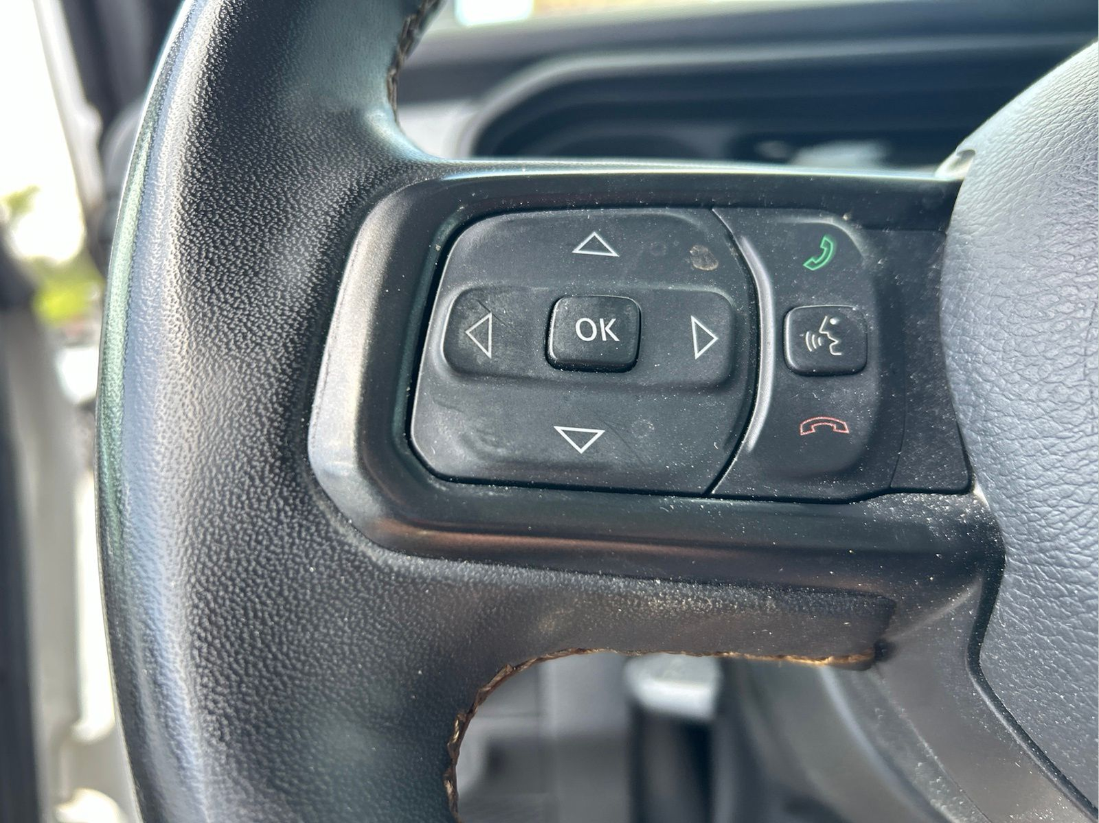 Used 2024 White Jeep Sport S image 14