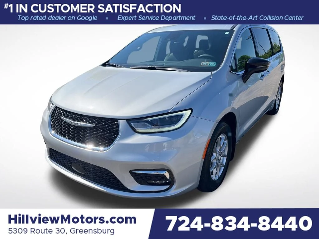 2026 Chrysler Pacifica Select's photo