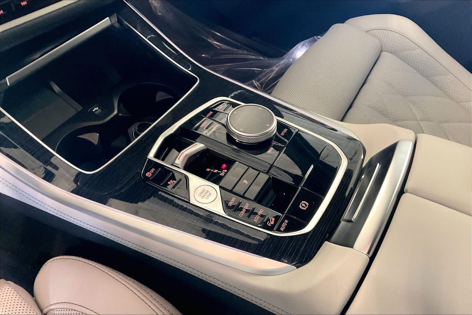 New 2026 Skyscraper Grey Metallic BMW xDrive40i image 7