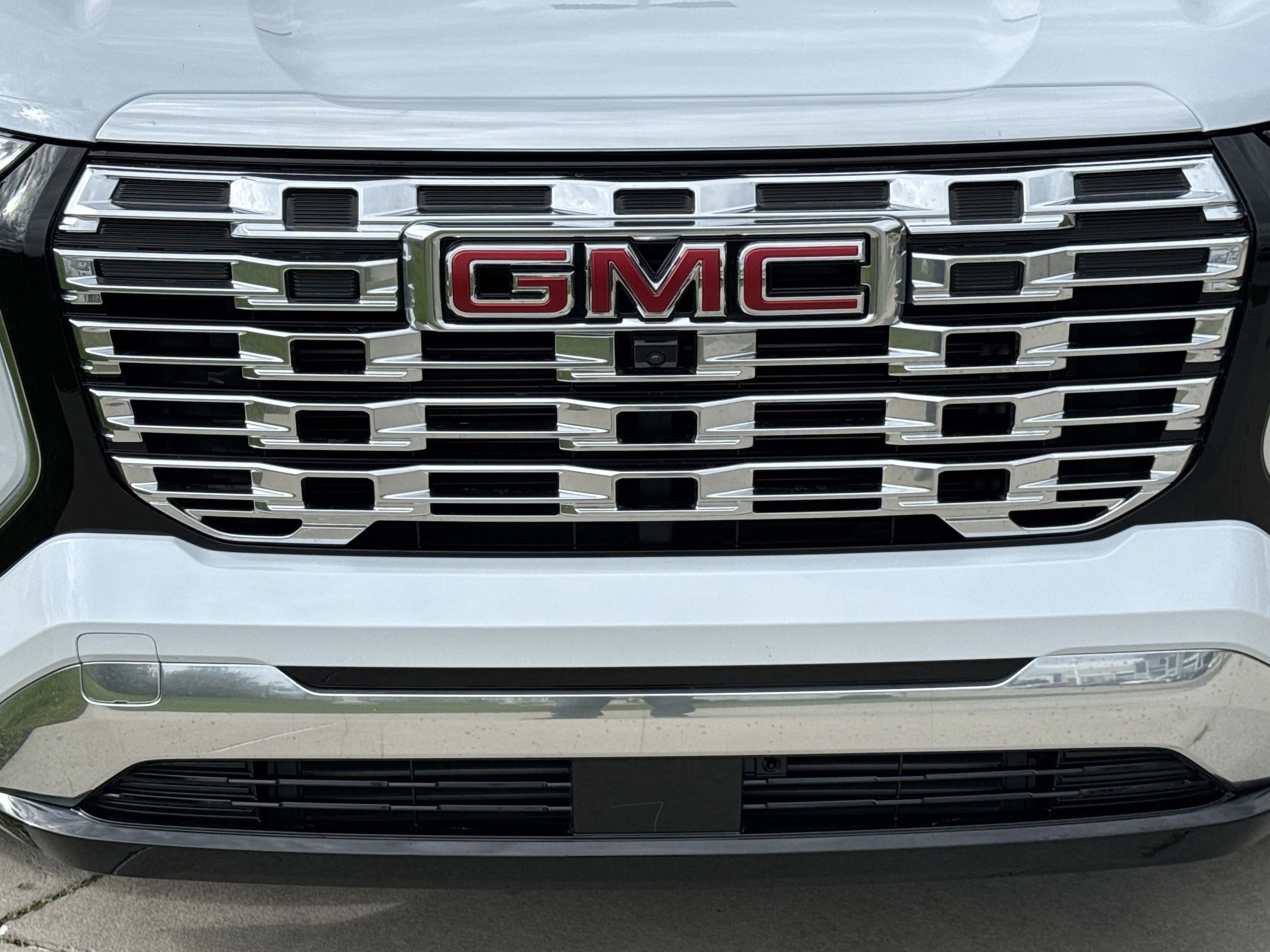 Used 2026 Glacier White Tricoat GMC AWD Denali image 10