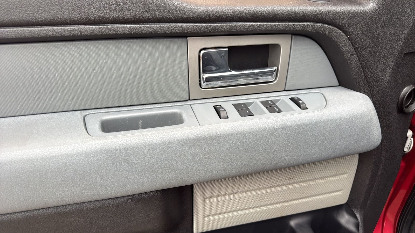 Used 2011  Ford XLT image 11