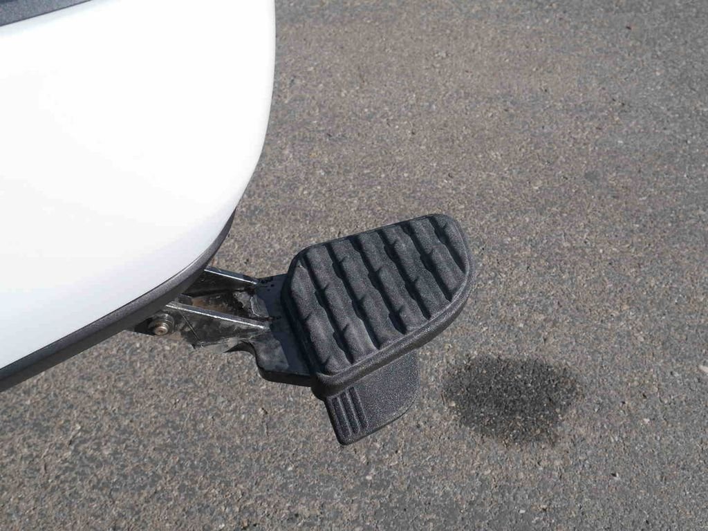 New 2026 Bright White Clear-Coat Exterior Paint RAM LARAMIE image 7
