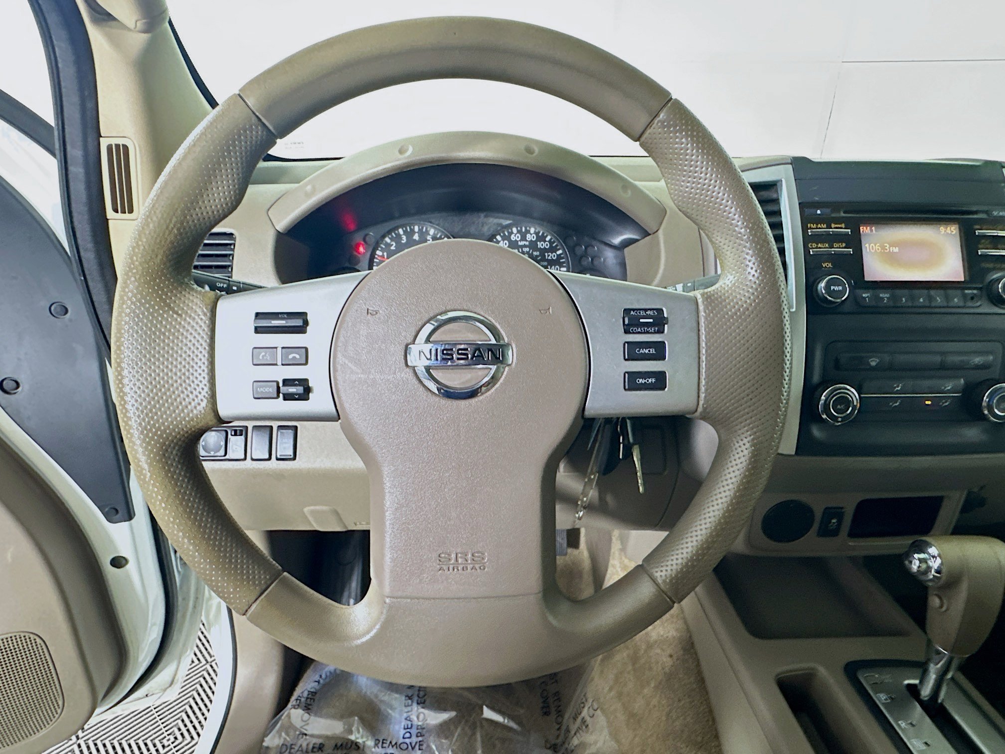 Used 2014 Glacier White Nissan SV image 15