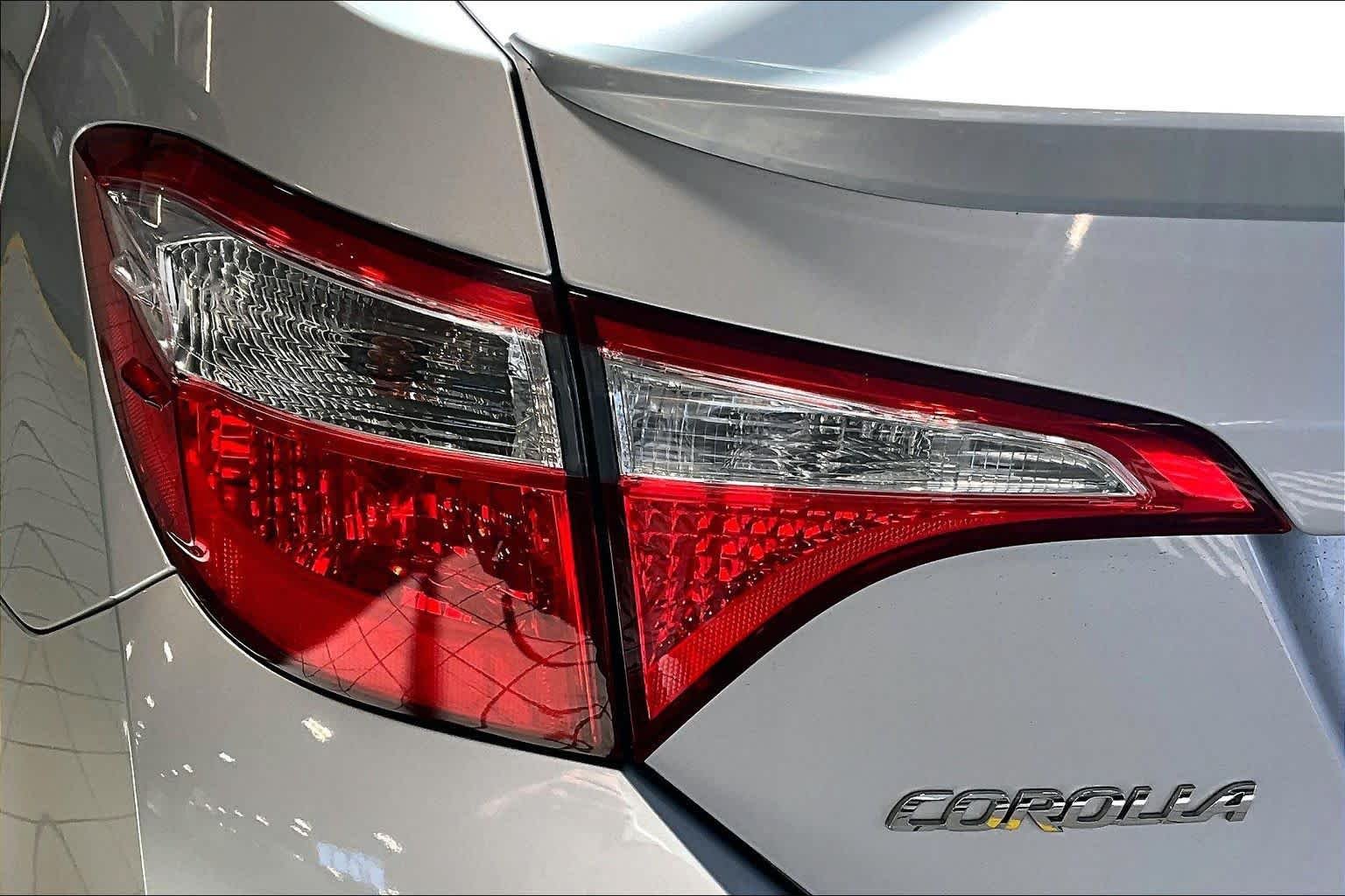 Used 2015 Classic Silver Metallic Toyota S Plus image 27