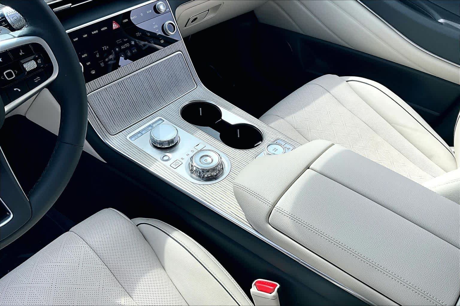 Used 2025 Savile Silver Genesis 3.5T Advanced image 17