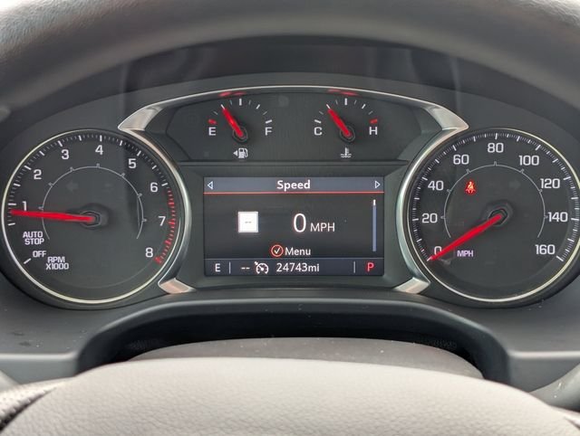 Used 2023 White GMC SLE image 26