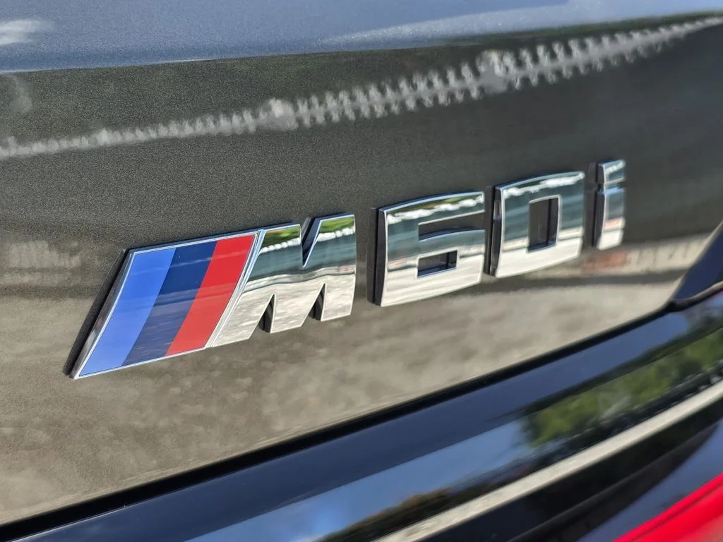 New 2027 Manhattan Green Metallic BMW M60i image 7